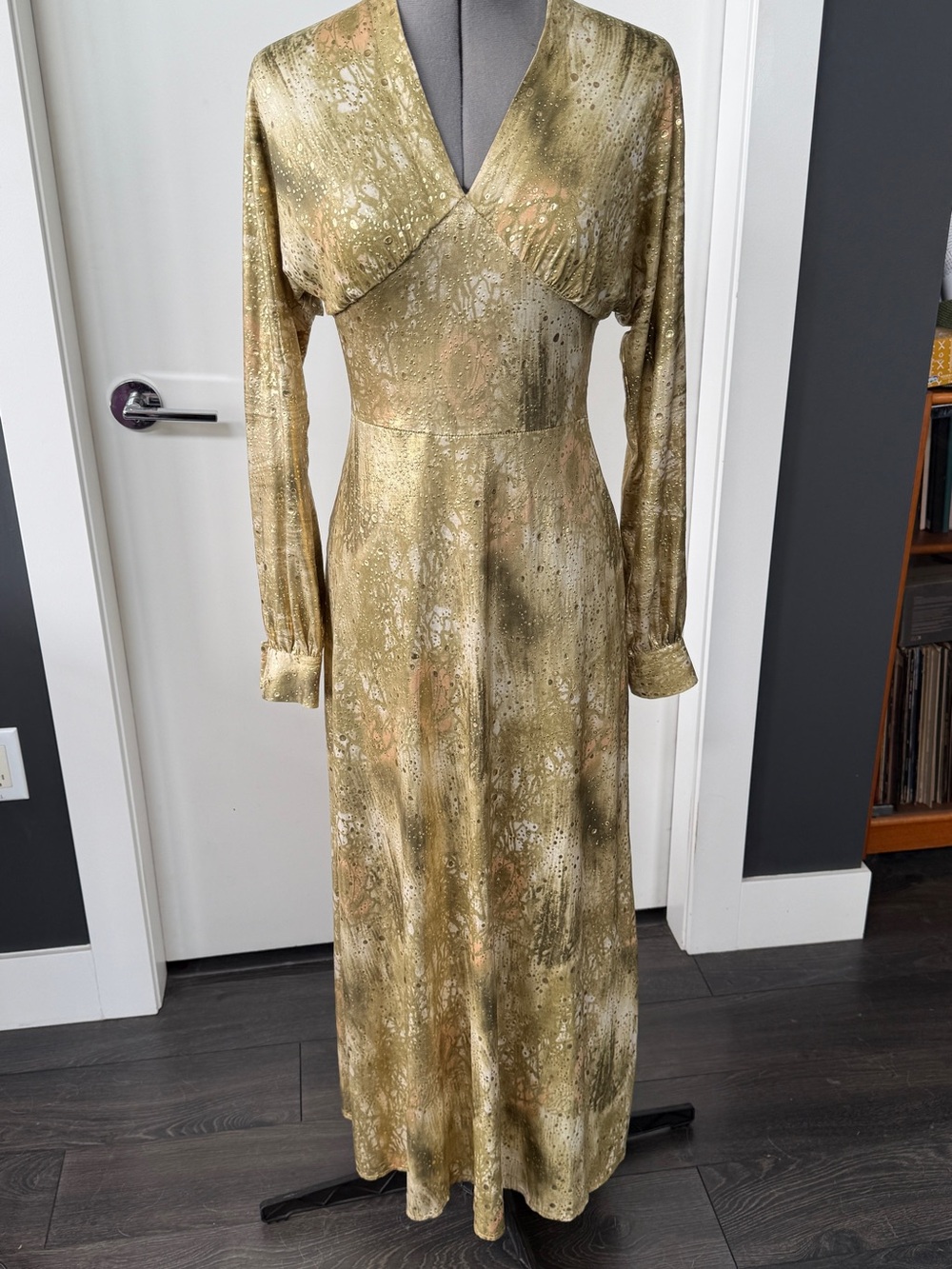 Gina Bacconi Olive Metallic Abstract Print Long Sleeve Maxi Dress